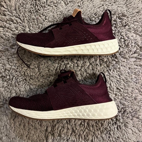 Maroon new balance shoes - Picture 3 of 4